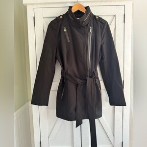 MICHAEL KORS Women’s coat. EUC. Black. Waterproof. Size small.